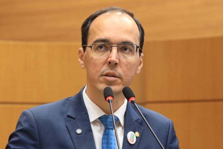 Deputado cobra regulamentação de lei após morte de cachorro assustado por fogos