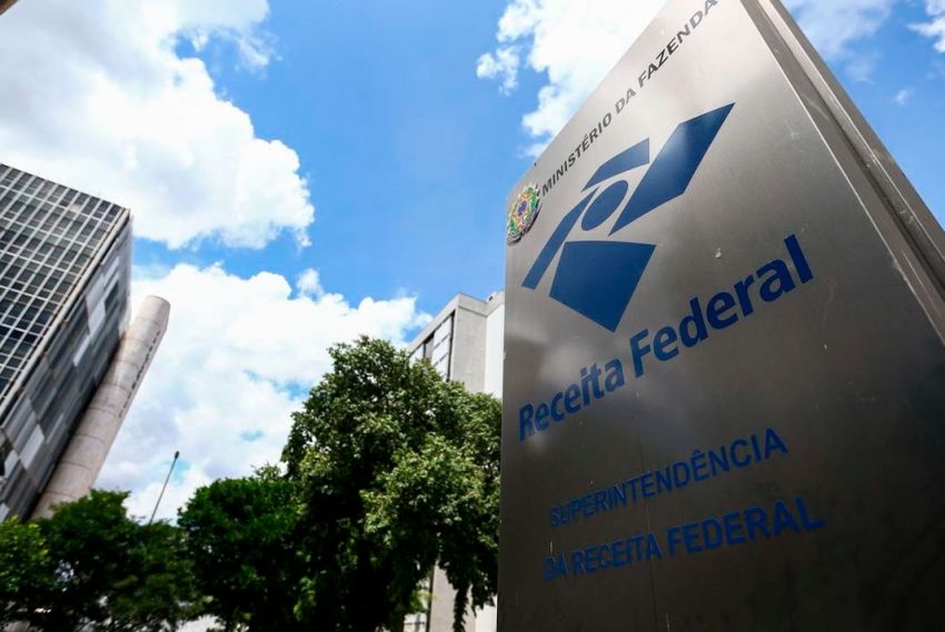Receita paga nesta terça maior lote de restituição do IR da história