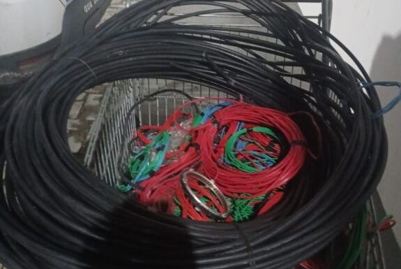 Três suspeitos são presos por furto de fiação elétrica em Aracaju
