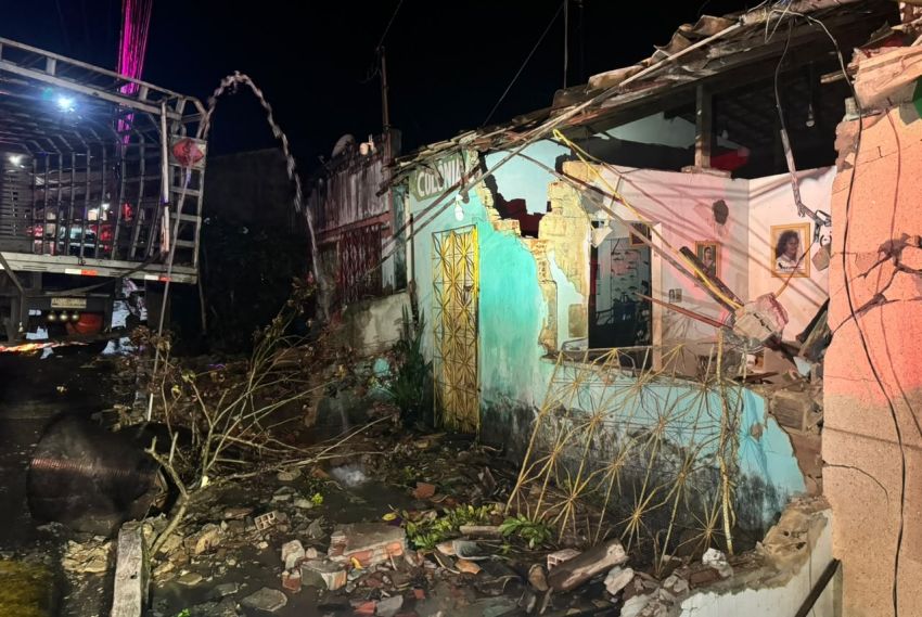Caminhão com botijões de gás atinge três casas em Itaporanga d’Ajuda