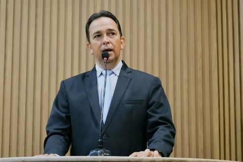 Vereador Fábio Meireles cobra independência de Emília Corrêa