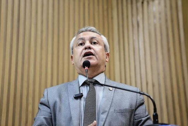 Elber denuncia atraso da Prefeitura de Aracaju em dados do Portal da Transparência