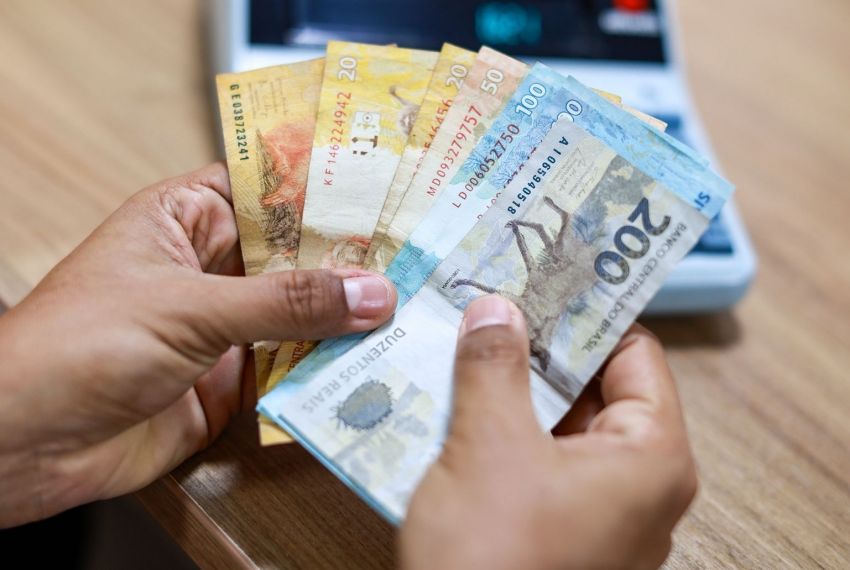 Governo prevê salário mínimo de R$ 1.741 no próximo ano