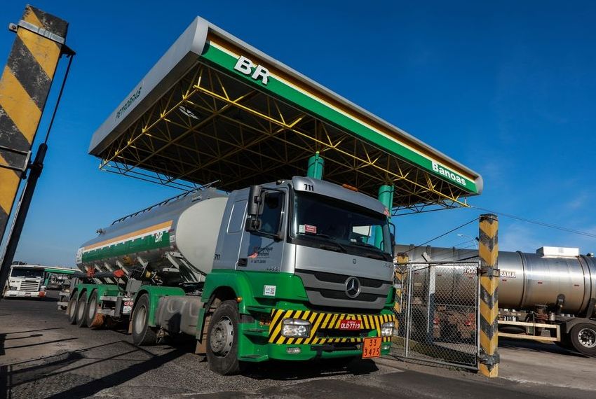 Petrobras reduz preço do diesel para as distribuidoras