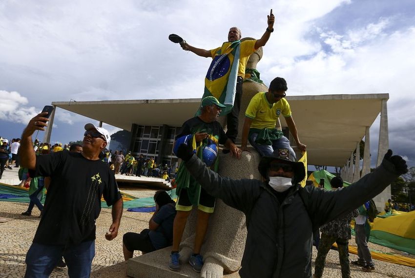 STF tem 4 votos para tornar réus 200 denunciados por atos golpistas