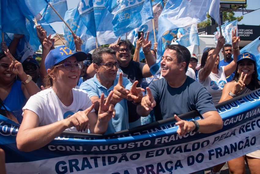 Grande Carreata do respeito, da paz e do amor percorre bairros da zona Sul de Aracaju