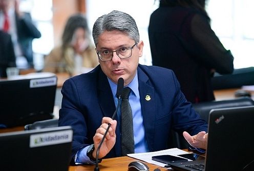 Senador Alessandro apresenta pacote de medidas para restringir apostas