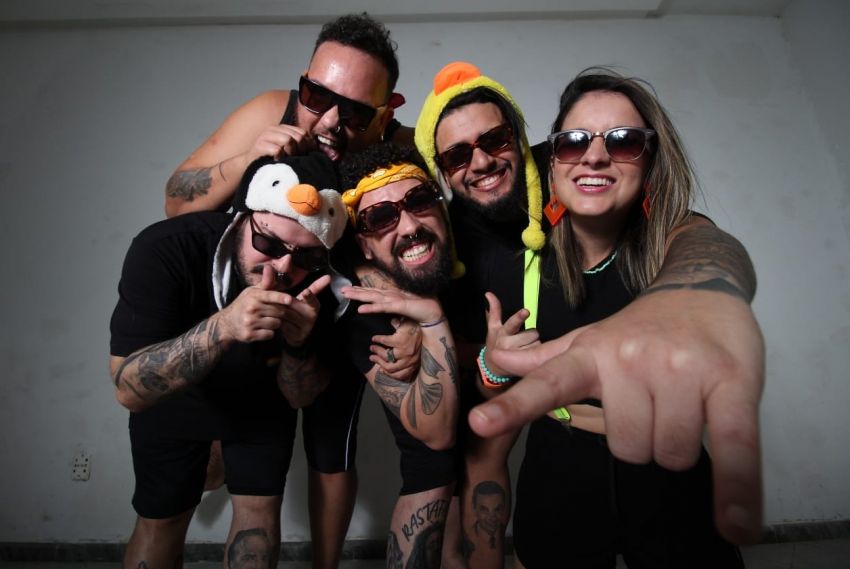 Cantor Silva, banda Os Faranis e Dj Rafa Aragão vão agitar o Salles Multieventos