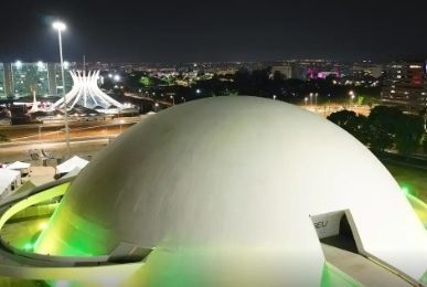 Brasília se ilumina de verde e amarelo 2 dias antes de jogo da seleção