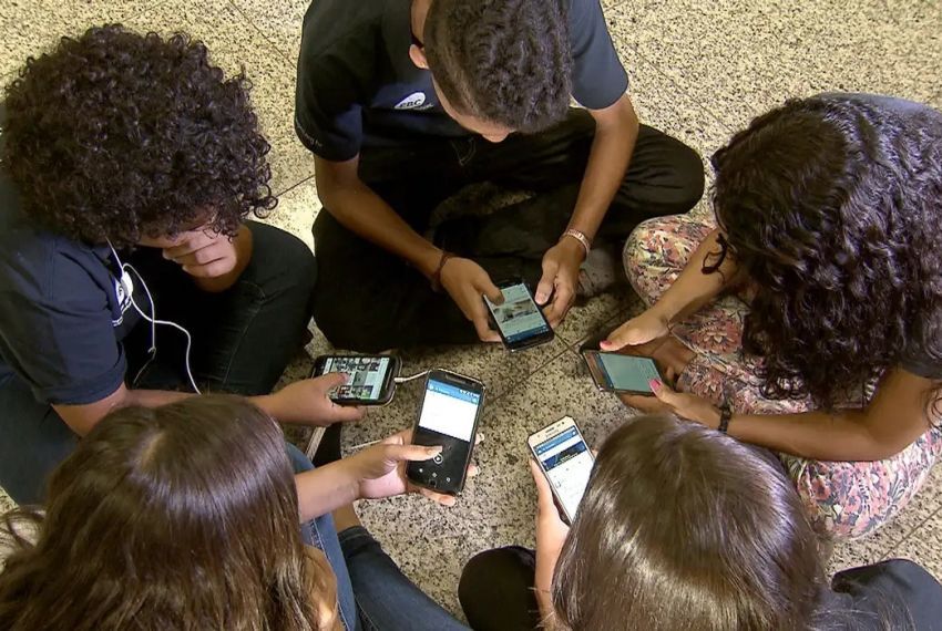 Volta às aulas sem celular: saiba como vai funcionar a nova lei