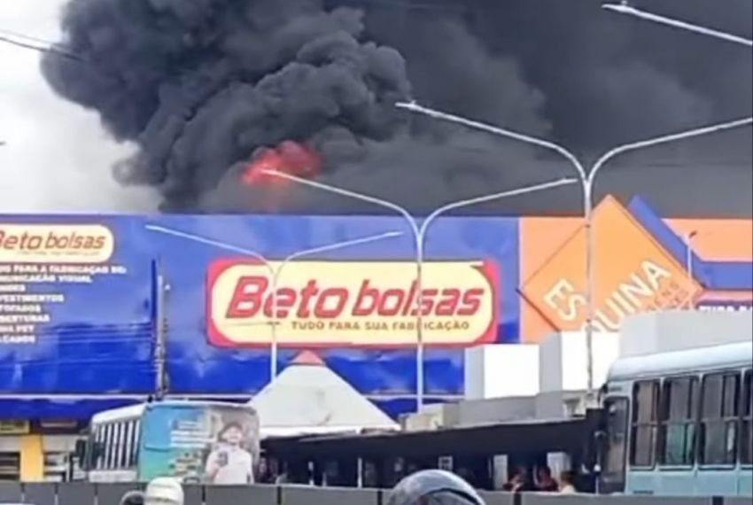 Incêndio atinge loja no centro de Aracaju