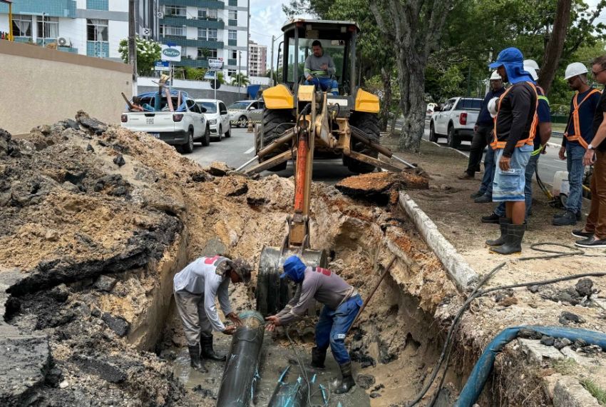 Deso realiza reparo de tubulação no bairro 13 de Julho, em Aracaju