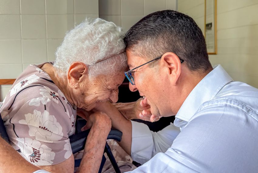 Ricardo Marques comemora aplicação de sua emenda em Lar de Idosos