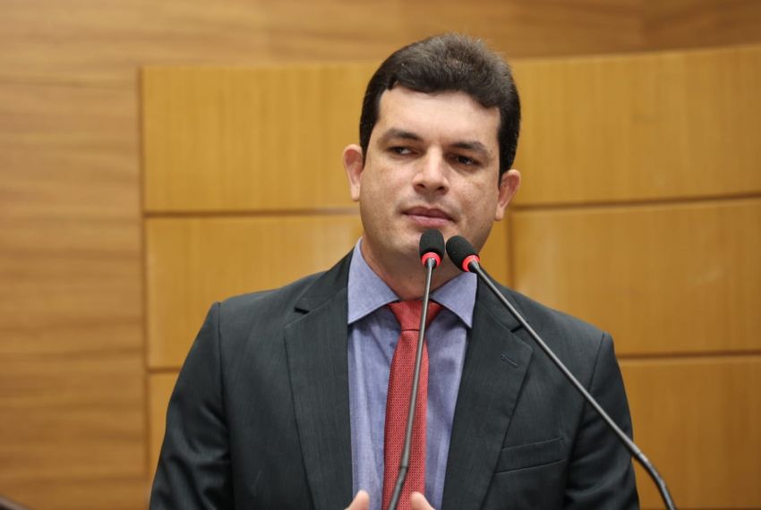 Deputado cobra andamento de projeto sobre piso de assistentes sociais