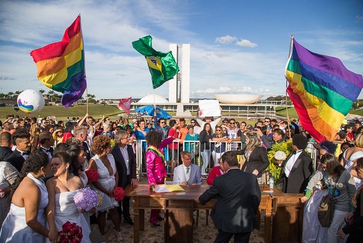 Casamento entre mulheres cresce 5,9% e é recorde em 2023, mostra IBGE