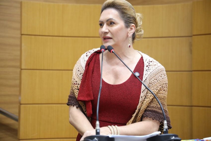 Linda Brasil cobra ações efetivas para pessoas com doenças raras
