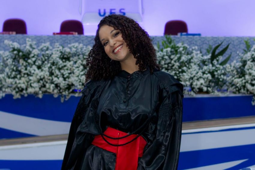 Fernanda Spínola celebrou sua formatura no curso de Jornalismo