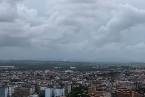 Semac alerta para chuvas intensas até a manhã de terça-feira (17)