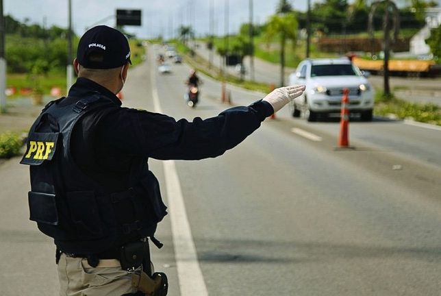 PRF reforça fiscalização nas rodovias federais em Sergipe durante o feriado