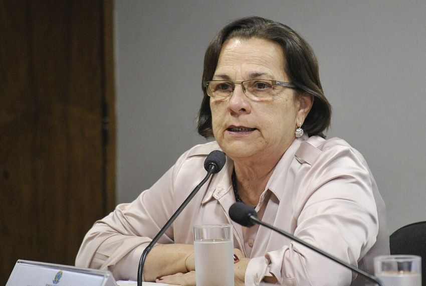 Ana Lúcia é homenageada pelo Conselho Estadual de Educação