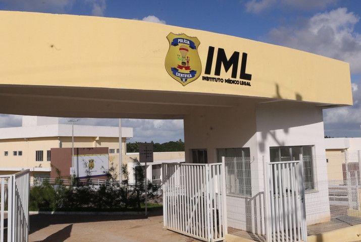 Jovem morre eletrocutado após caminhão derrubar poste em São Cristóvão
