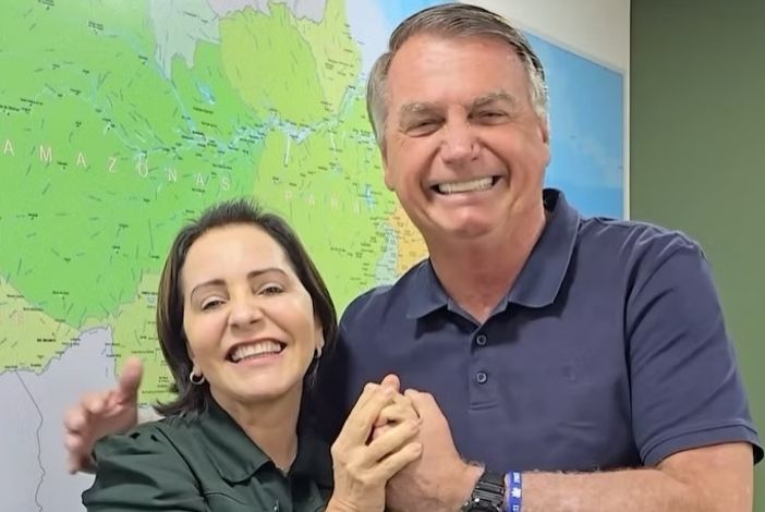 Emília Corrêa se manifesta sobre investigação contra Jair Bolsonaro