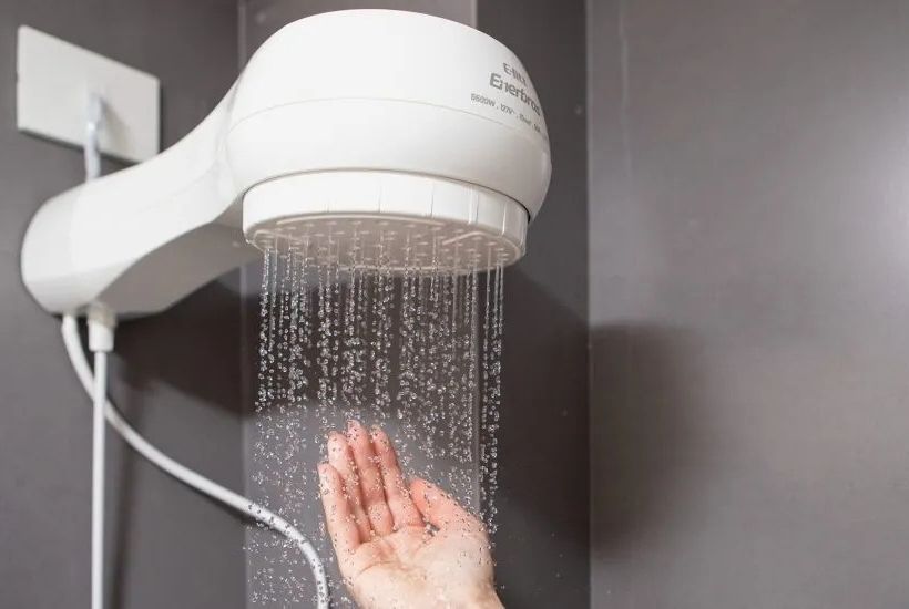 Dicas para gastar menos usando o chuveiro elétrico