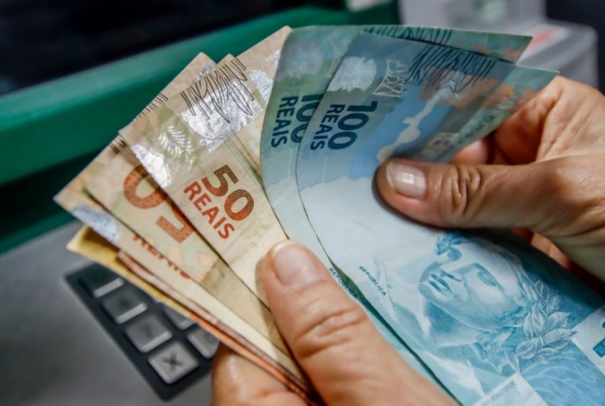 Servidores municipais de Aracaju recebem salário antecipado