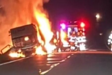 Caminhão incendeia perto do Hospital de Amor, em Lagarto
