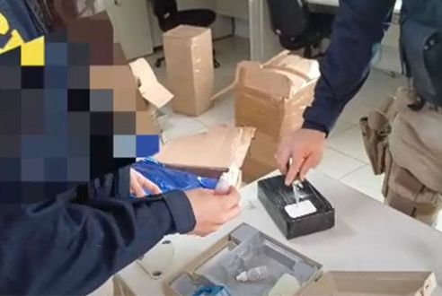 Homem é preso com mais de 200kg de droga dentro de veículo na BR-101