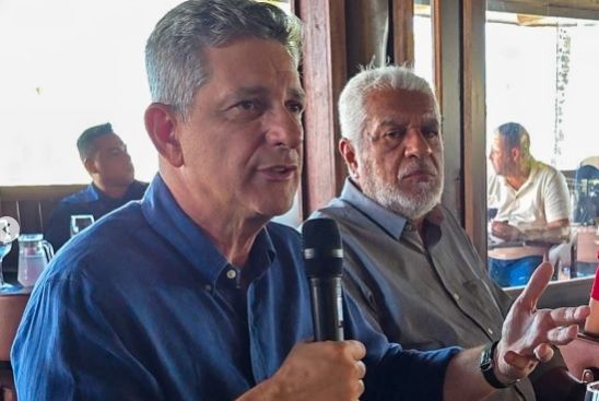 Rogério Carvalho se reúne com imprensa para balanço