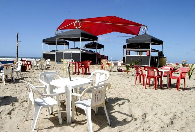 Turistas relatam cobrança de consumação na Orla de Aracaju