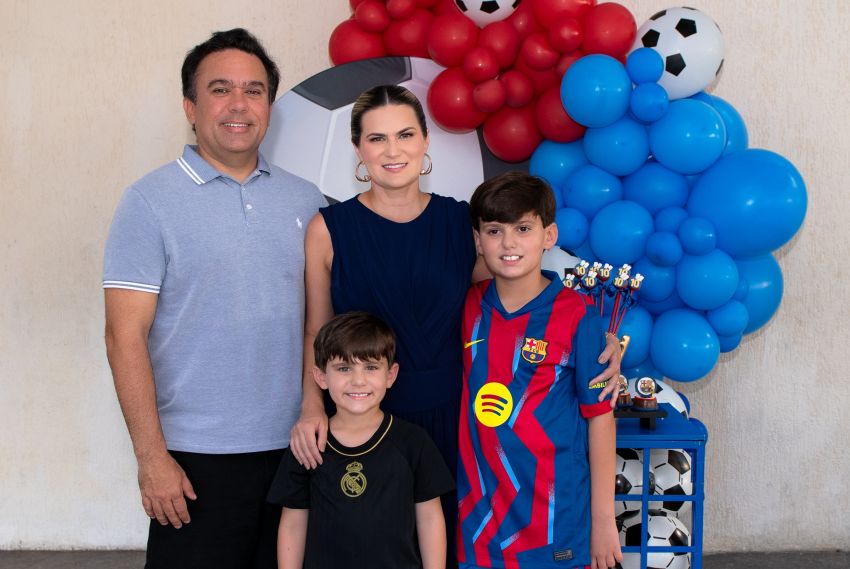 Renato Filho celebra aniversário em festa com tema Barcelona Futebol