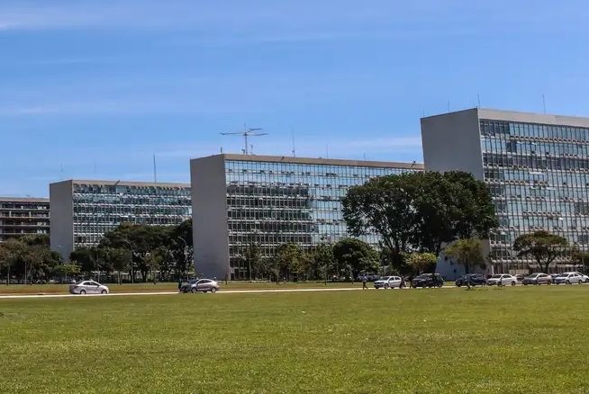 Governo bloqueia R$ 1,2 bi do Executivo e R$ 334 mi de emendas