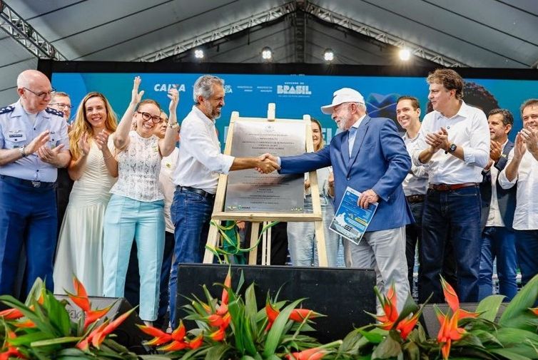 “Investir na educação é sagrado”, diz Lula ao celebrar 2 anos do Pé-de-Meia e inaugurar alojamento