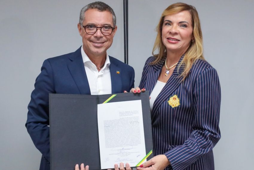 Governador Fábio transmite interinamente cargo à presidente do TJSE