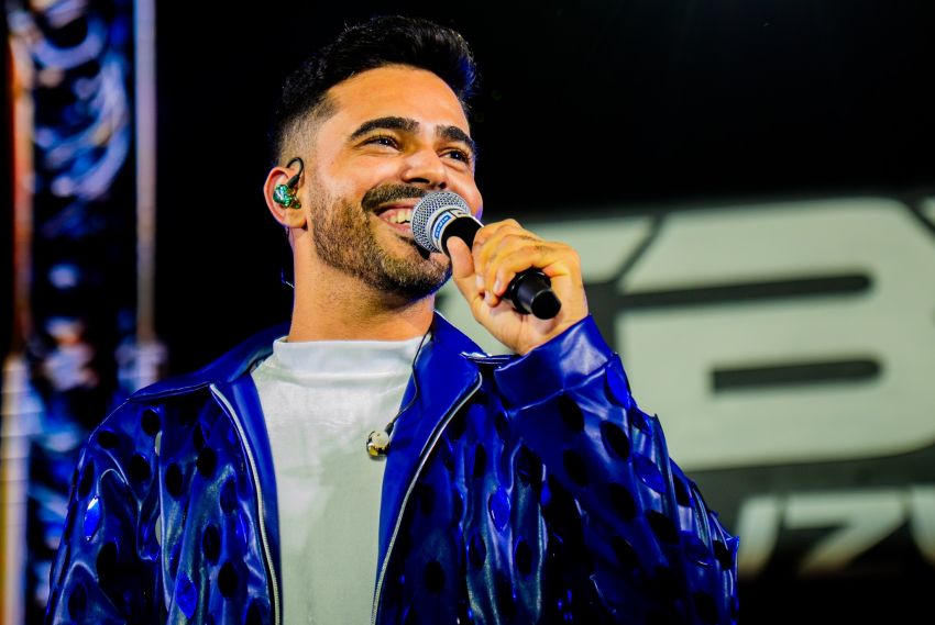 Com praça lotada e grandes participações, Luanzinho grava primeiro DVD