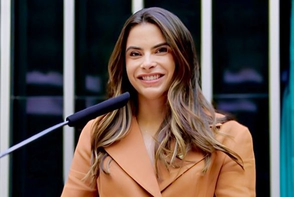 Yandra apresenta projeto que cria sistema de prevenção ao feminicídio