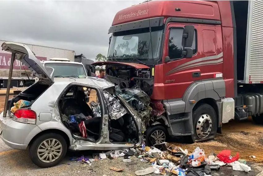 Seis pessoas da mesma família morrem em acidente na BR-251 em MG