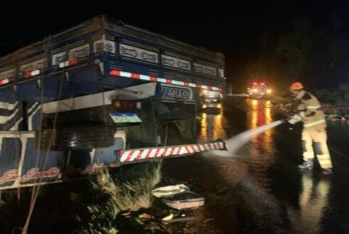 Caminhão capota na SE-339 e deixa três feridos em Ribeirópolis