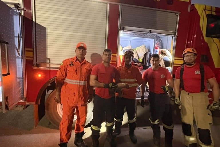 Bombeiros salvam filhote preso em bueiro no interior de Sergipe