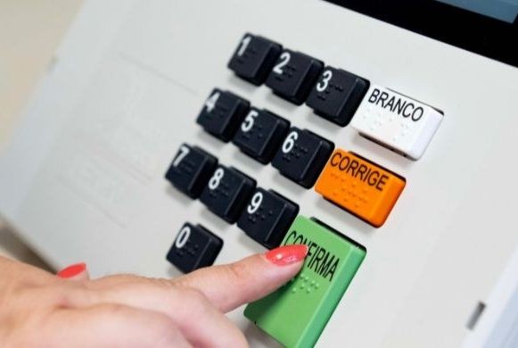 Eleitores de SE participam da escolha de seis cargos