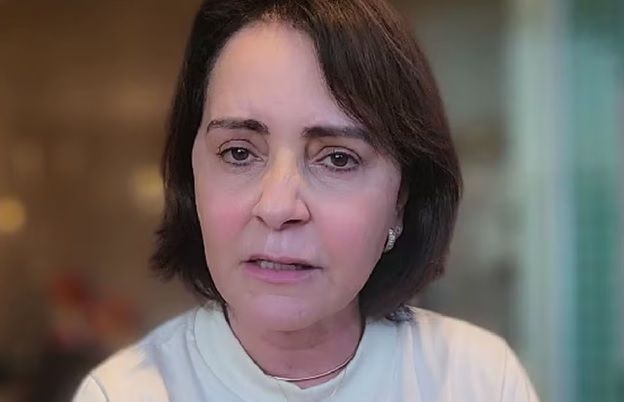 Emília Corrêa não participa de inauguração e explica conflito de agenda