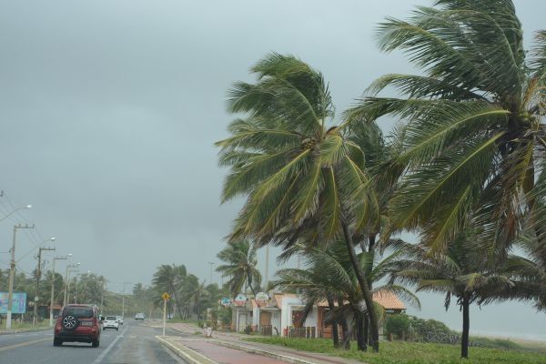 Segunda-feira será de tempo nublado e chuva fraca em Aracaju