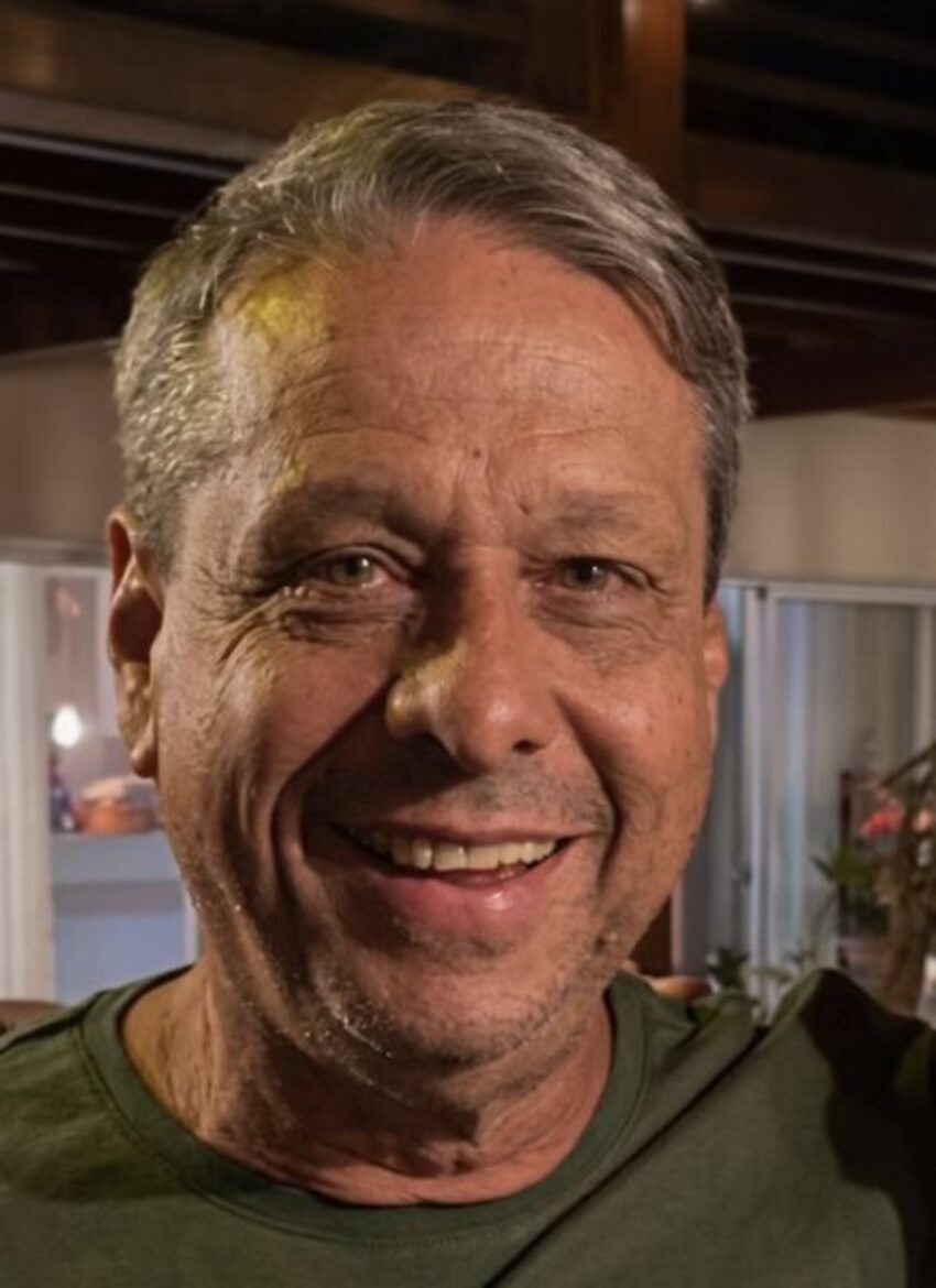 Amigos e familiares se despedem de Giltinho Garcia