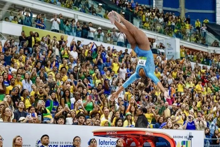 Rebeca Andrade volta com ouro no Pan de ginástica artística