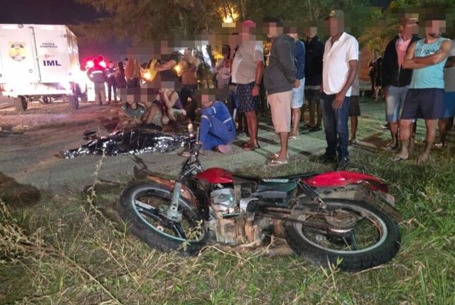 Acidente entre carro e moto deixa mulher morta e dois feridos na SE-170